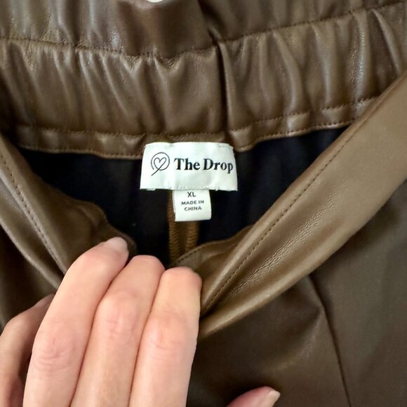 Amazon The Drop Rose Loose-Fit Paperbag Pull-On Faux Leather Shorts XL - Picture 4 of 4